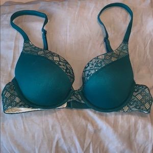 32B VS bra